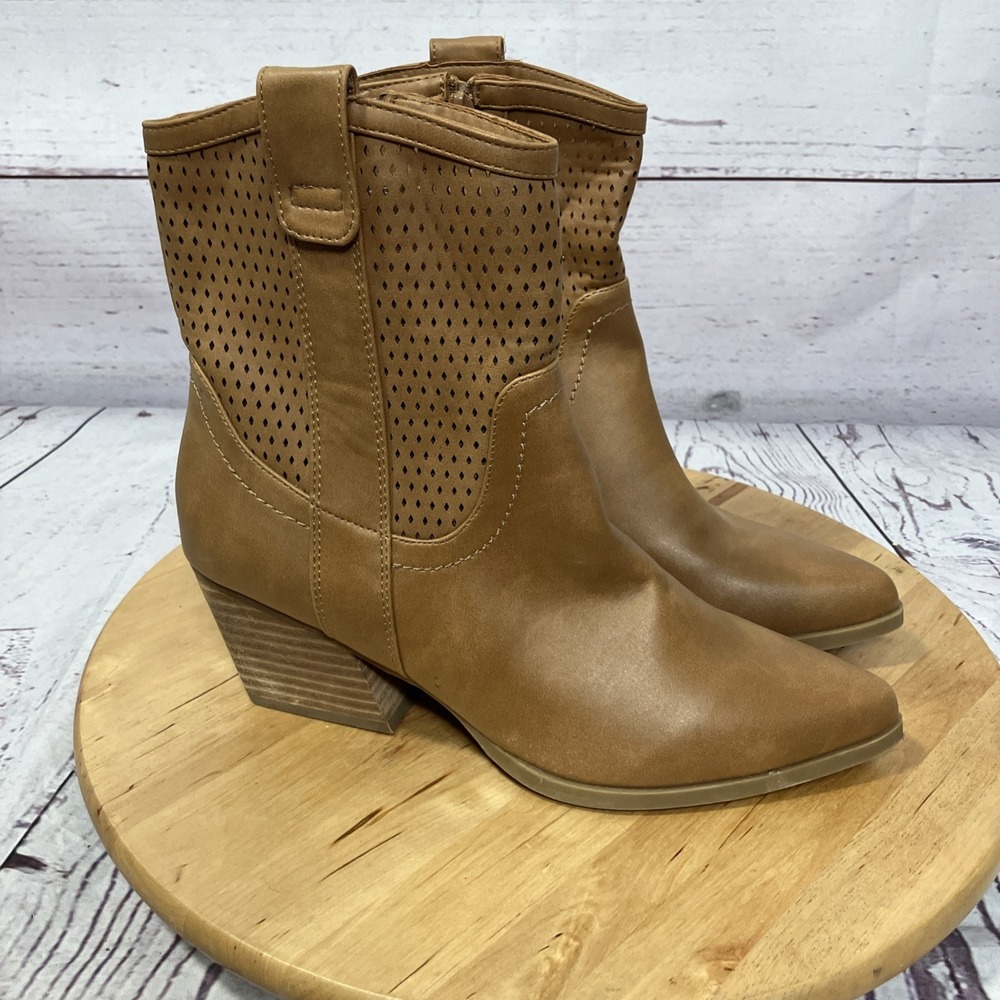 Dolce‎ Vita Perforated Western Ankle Boots Womens Size 9 Tan Booties